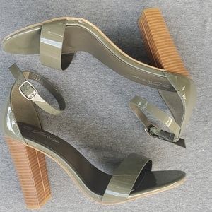 Women's Olive Green Heels Sz 9